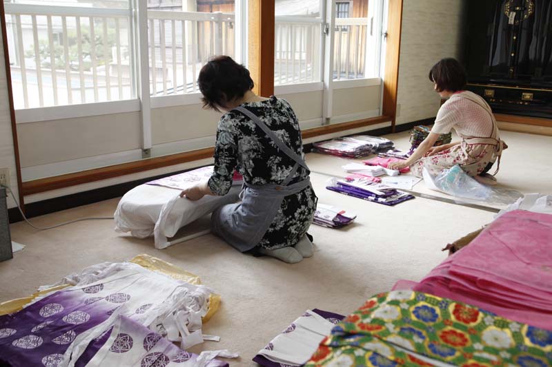 稚児衣装を着たお子様